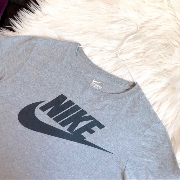 BOYS GREY NIKE LOGO T-SHIRT - Picture 1 of 4